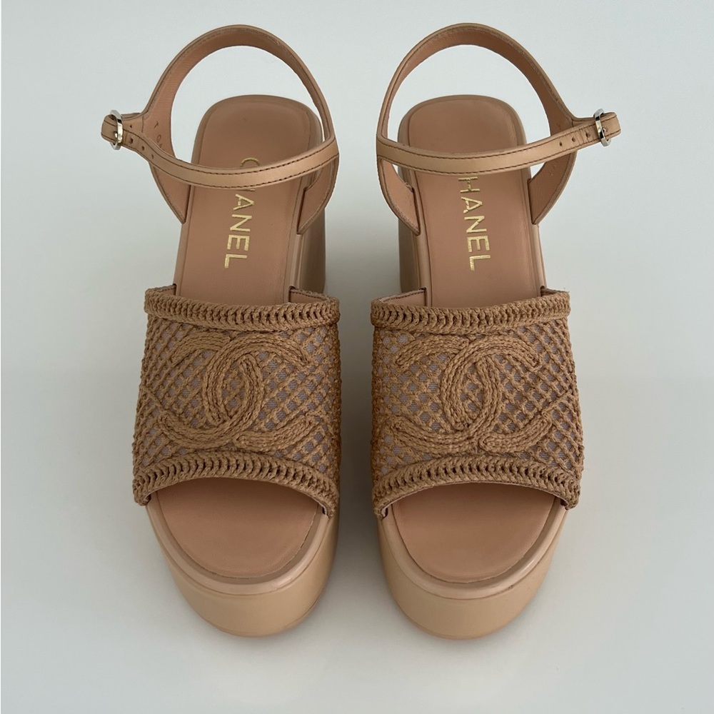 CHANEL 25P BEIGE WEDGE SANDALS SIZE FR 38 / US 8 NIB!